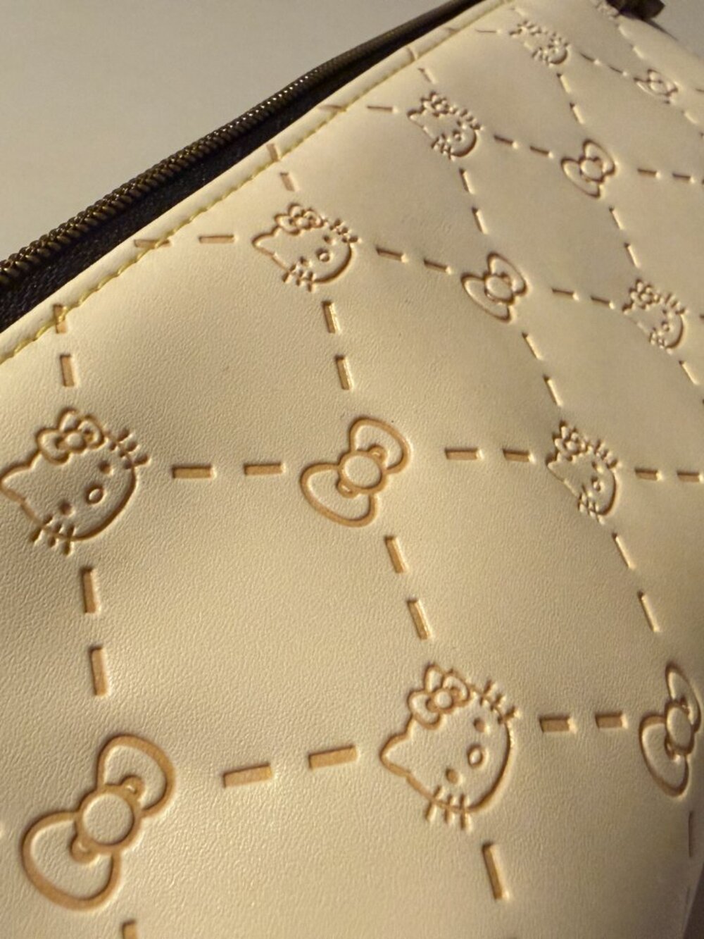 Hello Kitty patterned cosmetic/pencil case - Picture 4 of 4